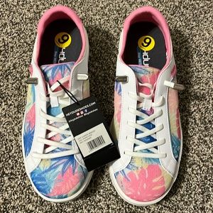 Ladies, Karina breeze, hey dudes